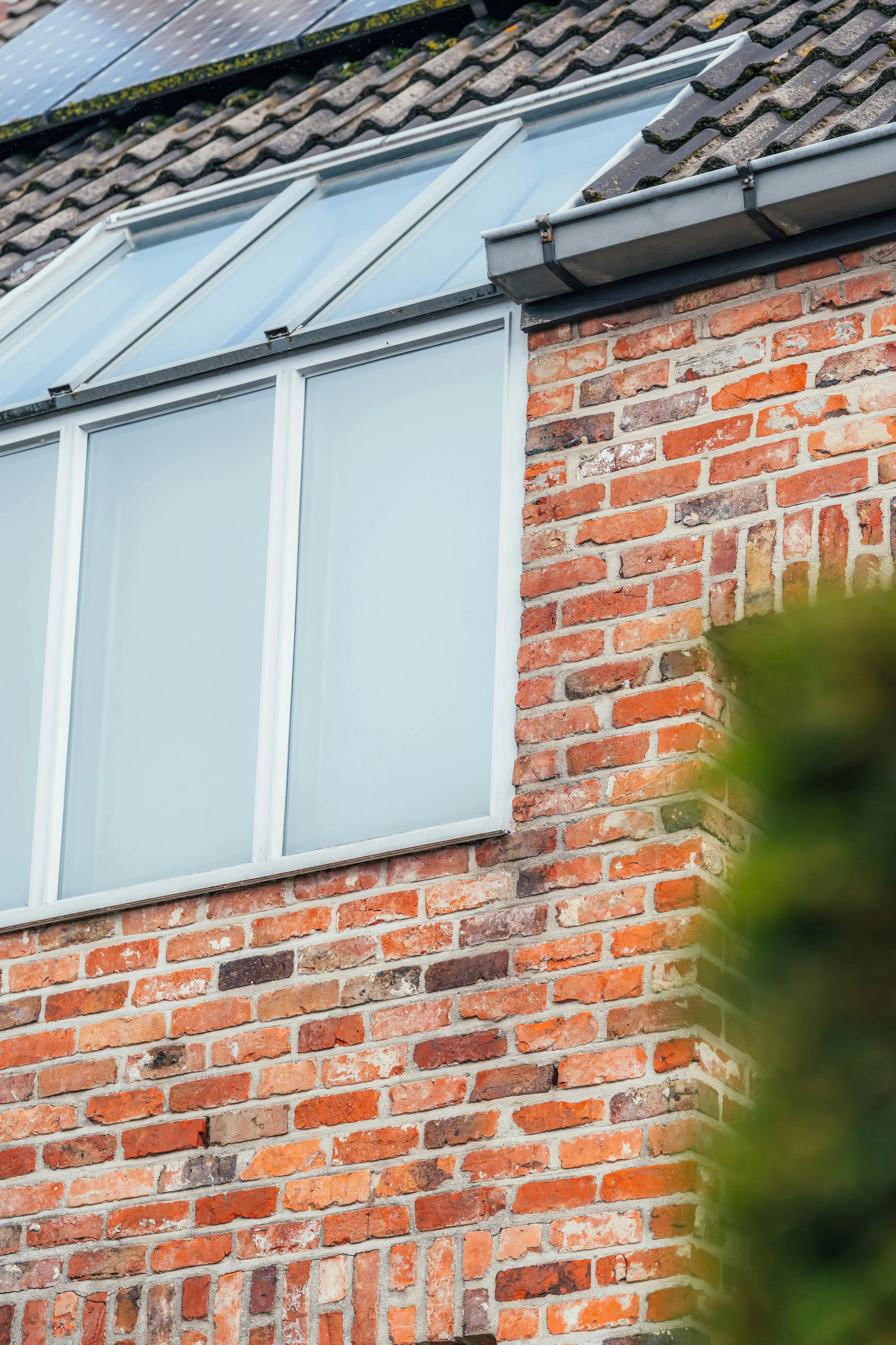 Uniek huis met bureel en zalige tuin nabij centrum Roeselare foto 10