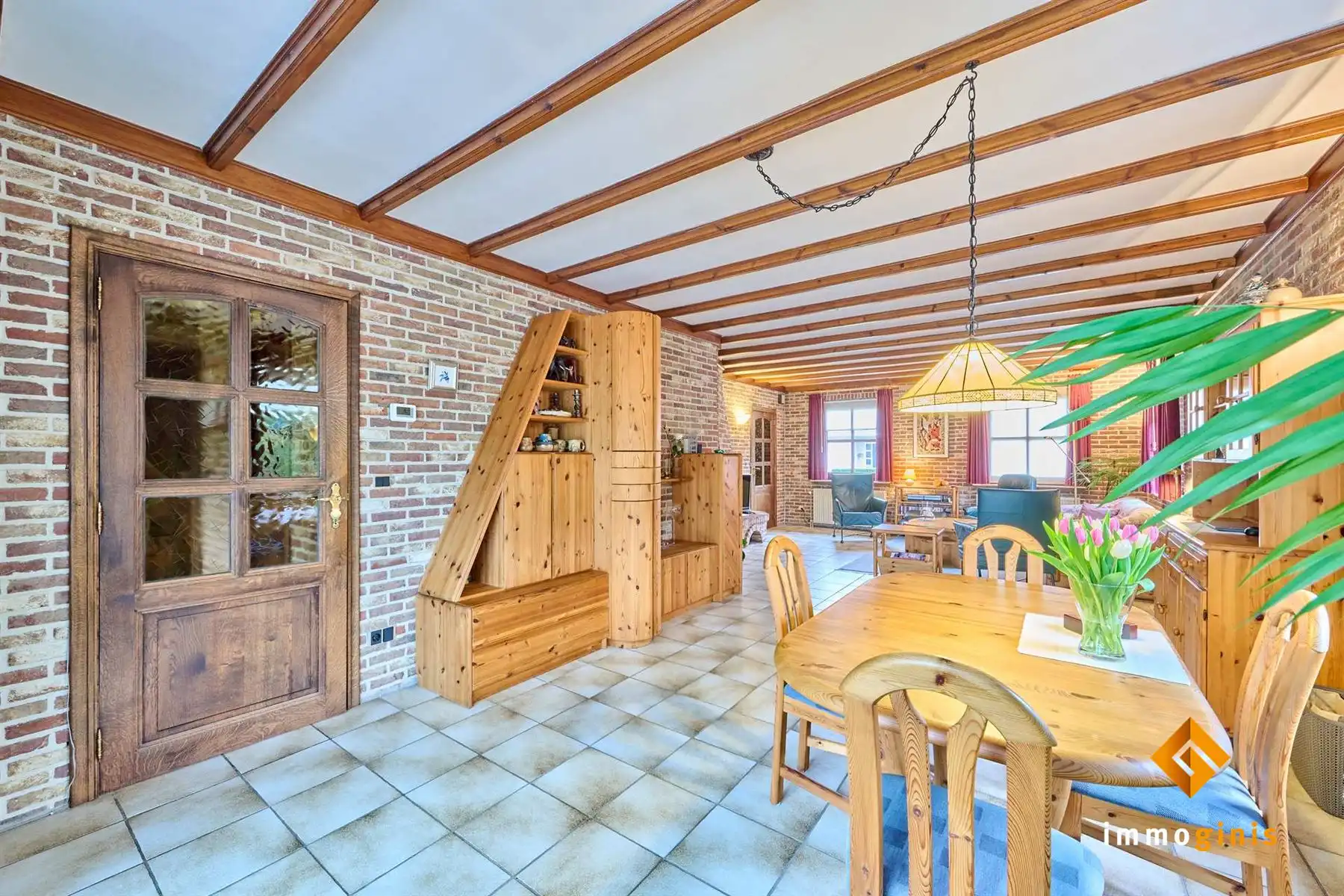 Verrassend ruime woning met 5 slaapkamers en een vrijstaand bijgebouw van 95 m²! foto 4