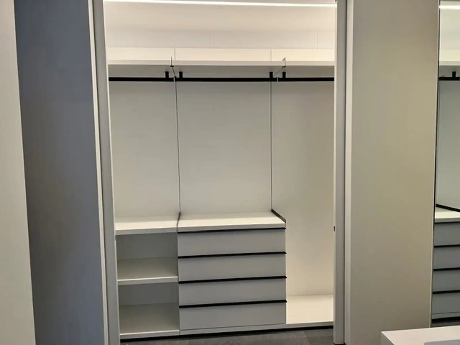 High-end appartement met frontaal zicht op de jachthaven. foto 16