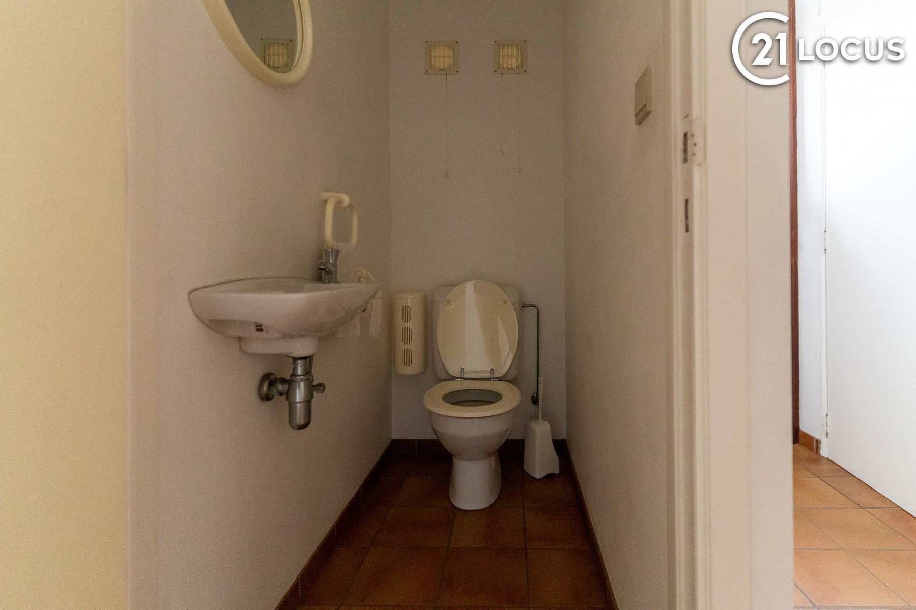 Ruime woning in rustige buurt te Zwijndrecht - 5 slaapkamers foto 6