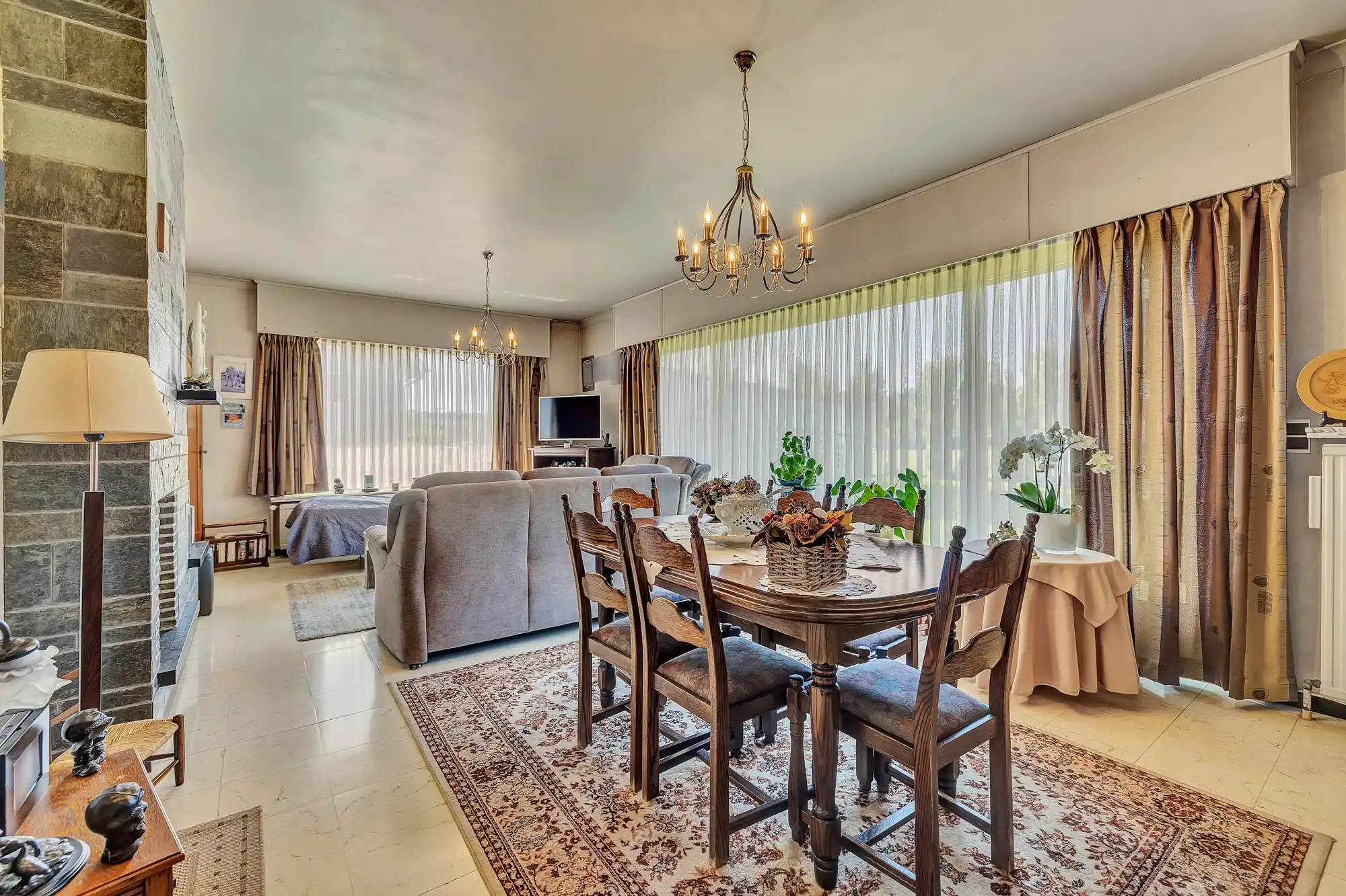 Te renoveren bungalow met zonnige tuin op toplocatie foto 6
