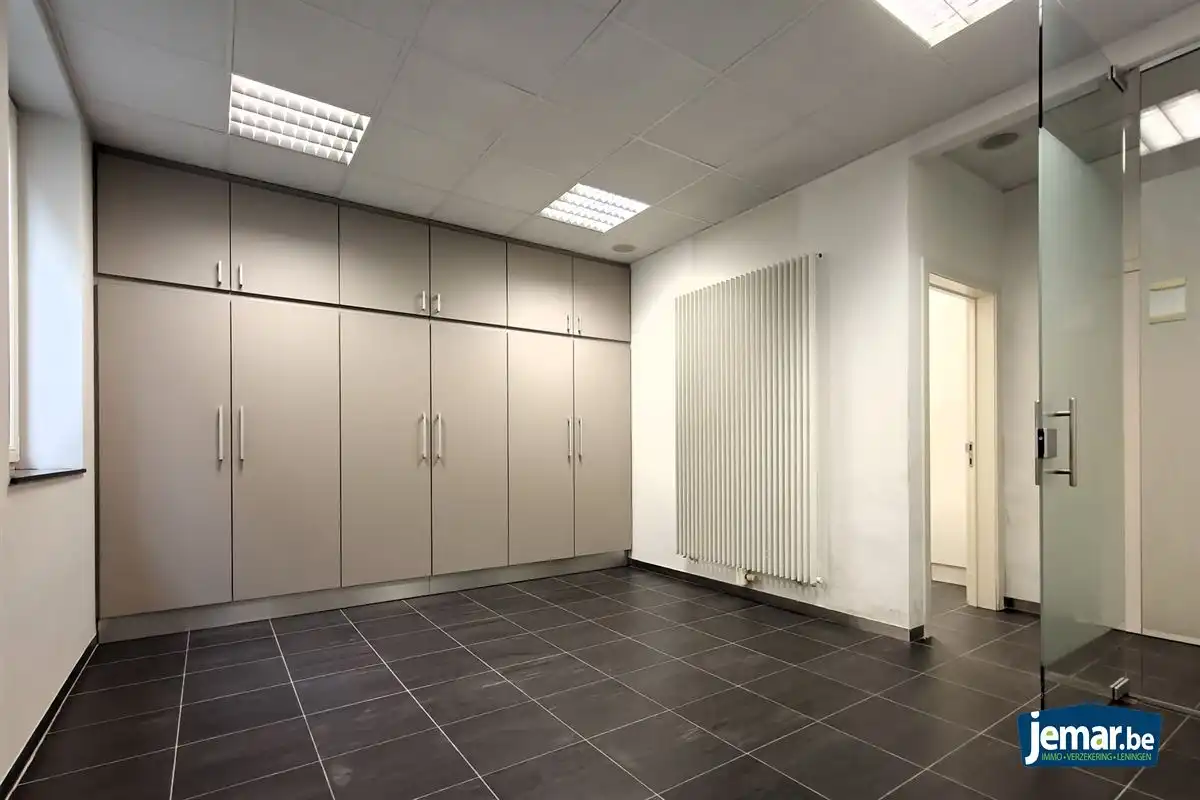 Op te frissen handelspand op top locatie in het centrum van Borgloon foto 12
