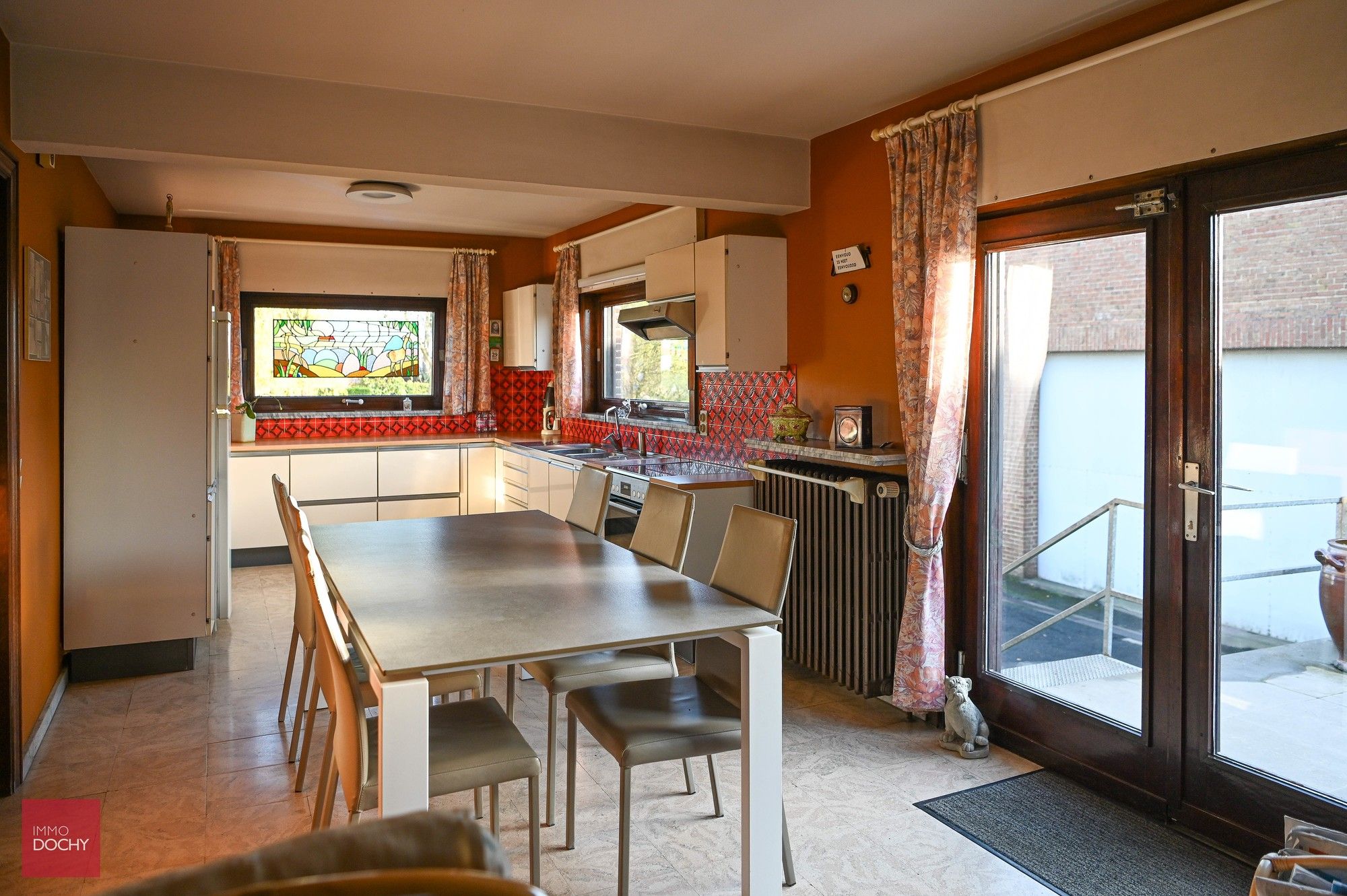 Alleenstaande woning met ruim magazijn (575m²) foto 11