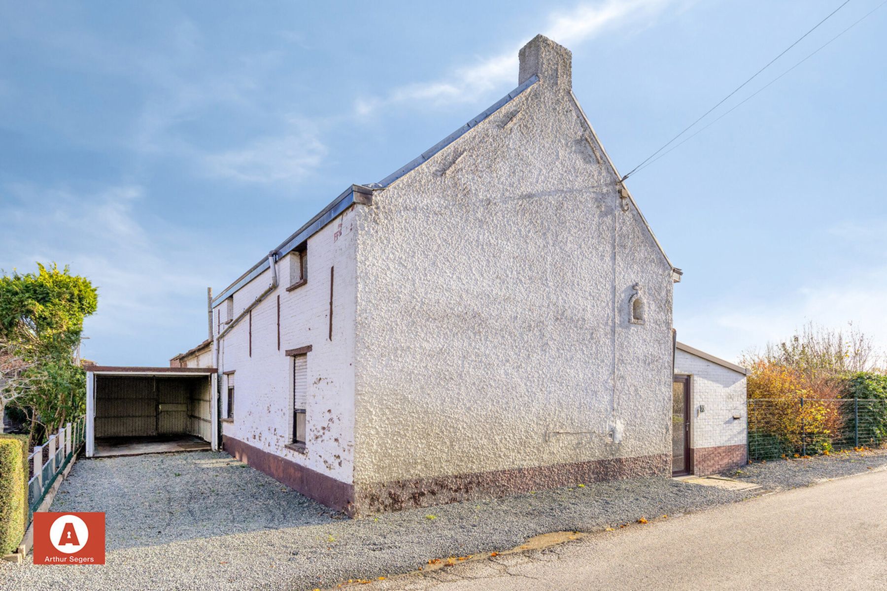 Landelijk gelegen renovatieproject op zuidgericht perceel foto 4