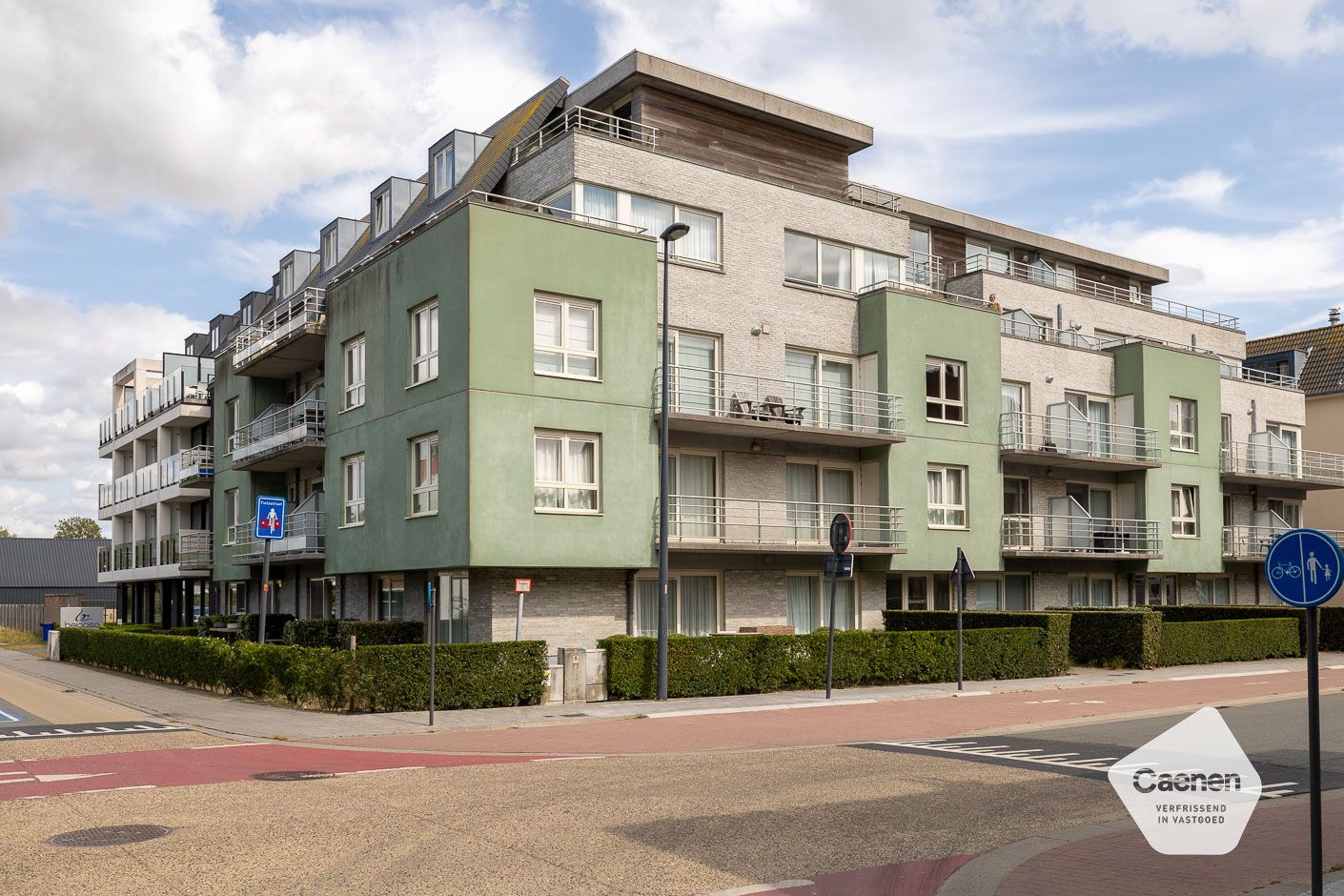 🌊 Te koop: Gelijkvloers appartement met 2 slaapkamers + slaaphoek met uitzonderlijk groot terras – vlak bij zee! foto 13