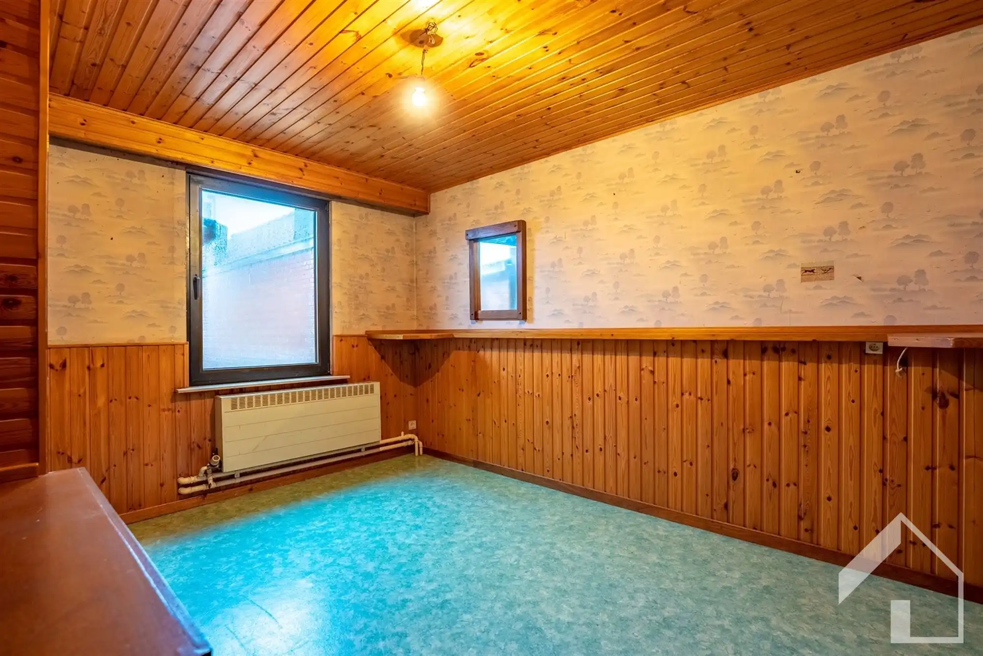 Te renoveren woning met veel potentieel foto 14