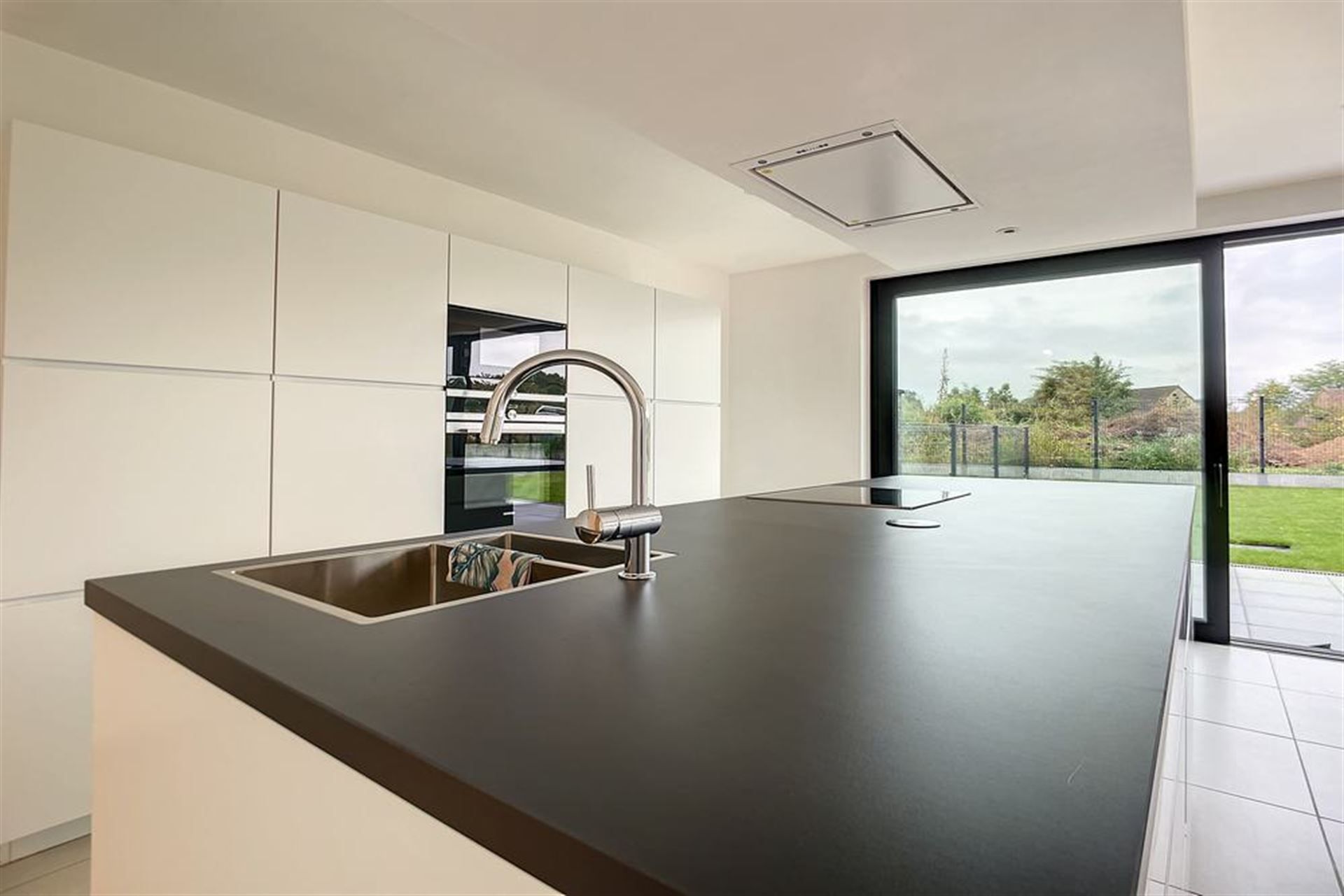 Moderne villa met 5 slaapkamers foto 7