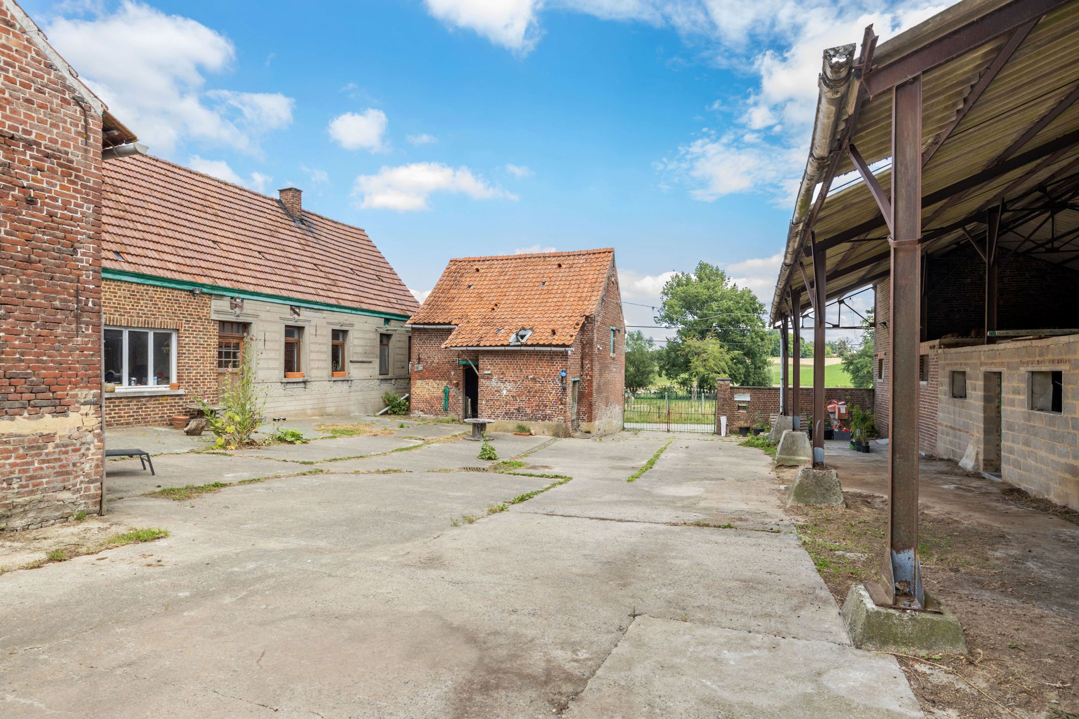 Te renoveren hoeve met schuur, loods en prachtige zichten foto 31