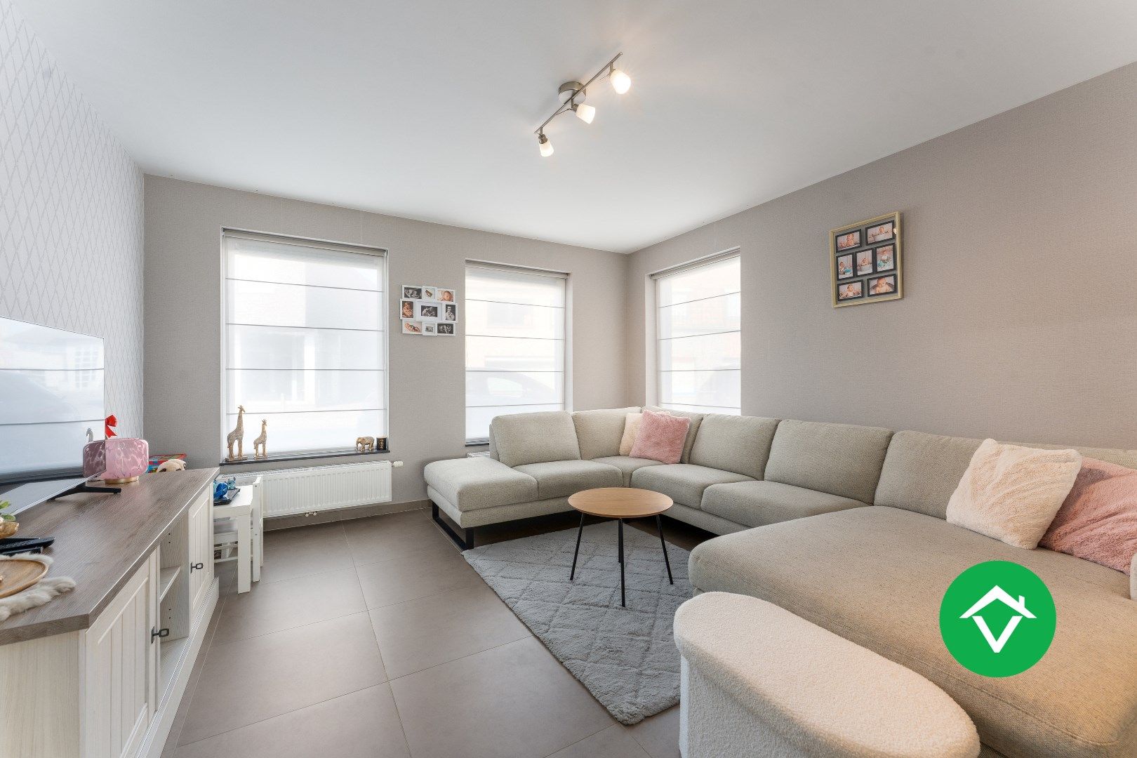 Instapklare, recente woning (2018) met 4 slaapkamers en garage in hartje Koekelare. foto 3