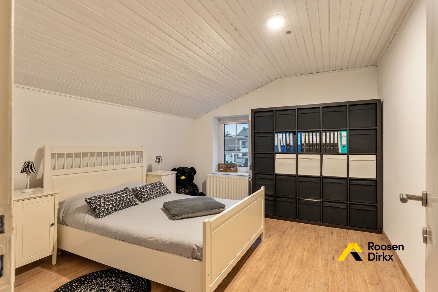 Karaktervolle gezinswoning met 3 slaapkamers, praktijkruimte en pool house op 6a13ca foto 26