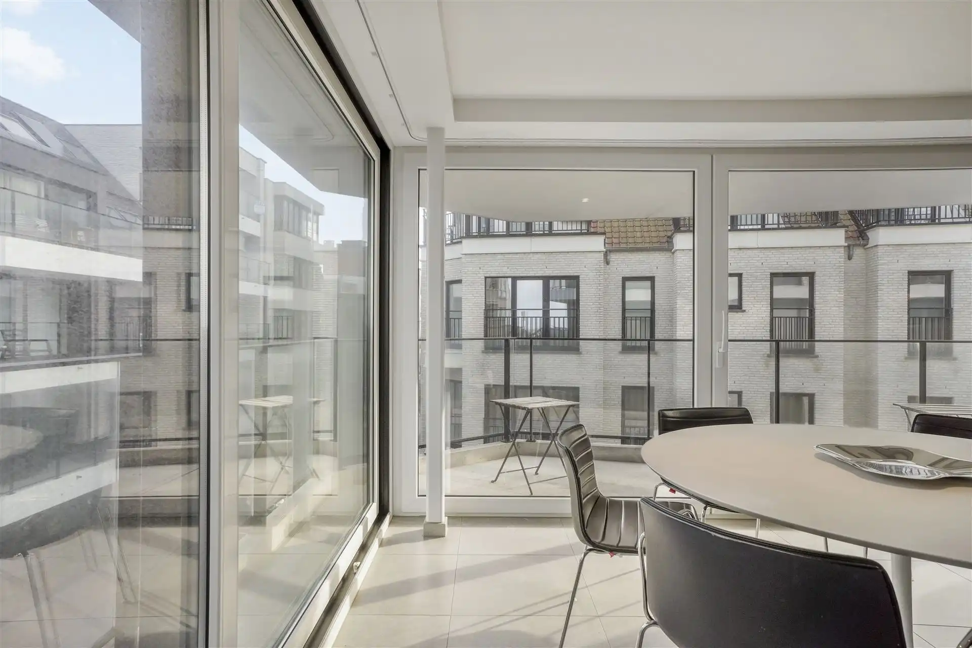 INSTAPKLAAR / RECENT GEBOUW  foto 12