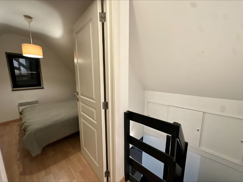 Stijlvol bemeubeld instapklaar dak-duplexappartement (+-75m²)met 2 slpka, autostaanplaats en kelderberging. foto 17