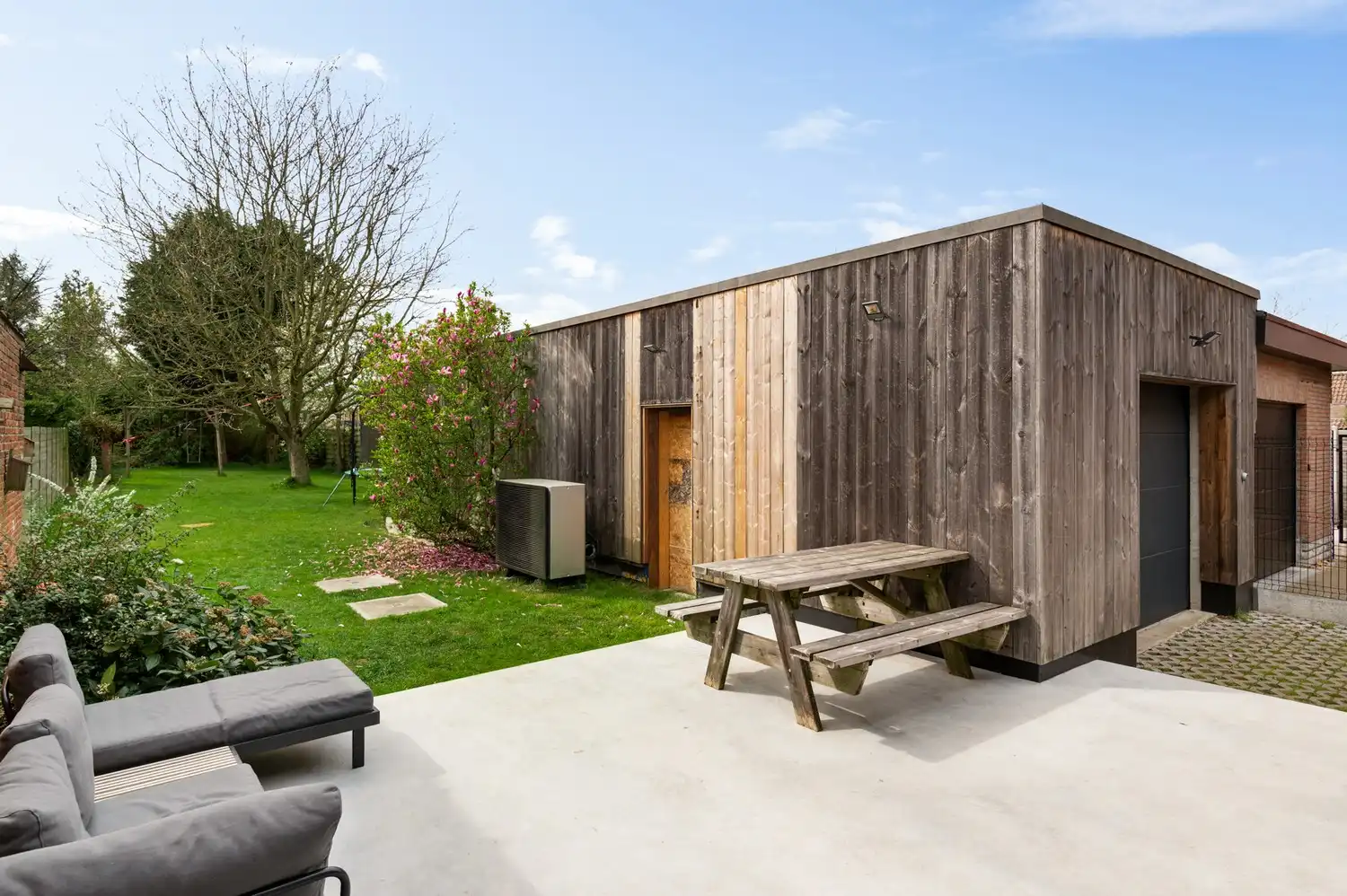 Instapklare woning met magazijn, 4 slaapkamers en 2 badkamers te Ranst! foto 30