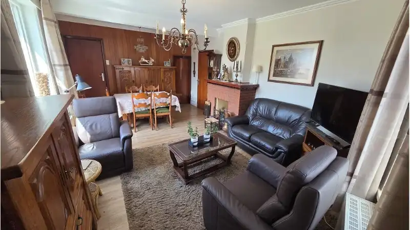 Op te frissen 4-slaapkamerwoning met GARAGE en BINNENTUIN te koop in Ruddervoorde Oostkamp foto 3