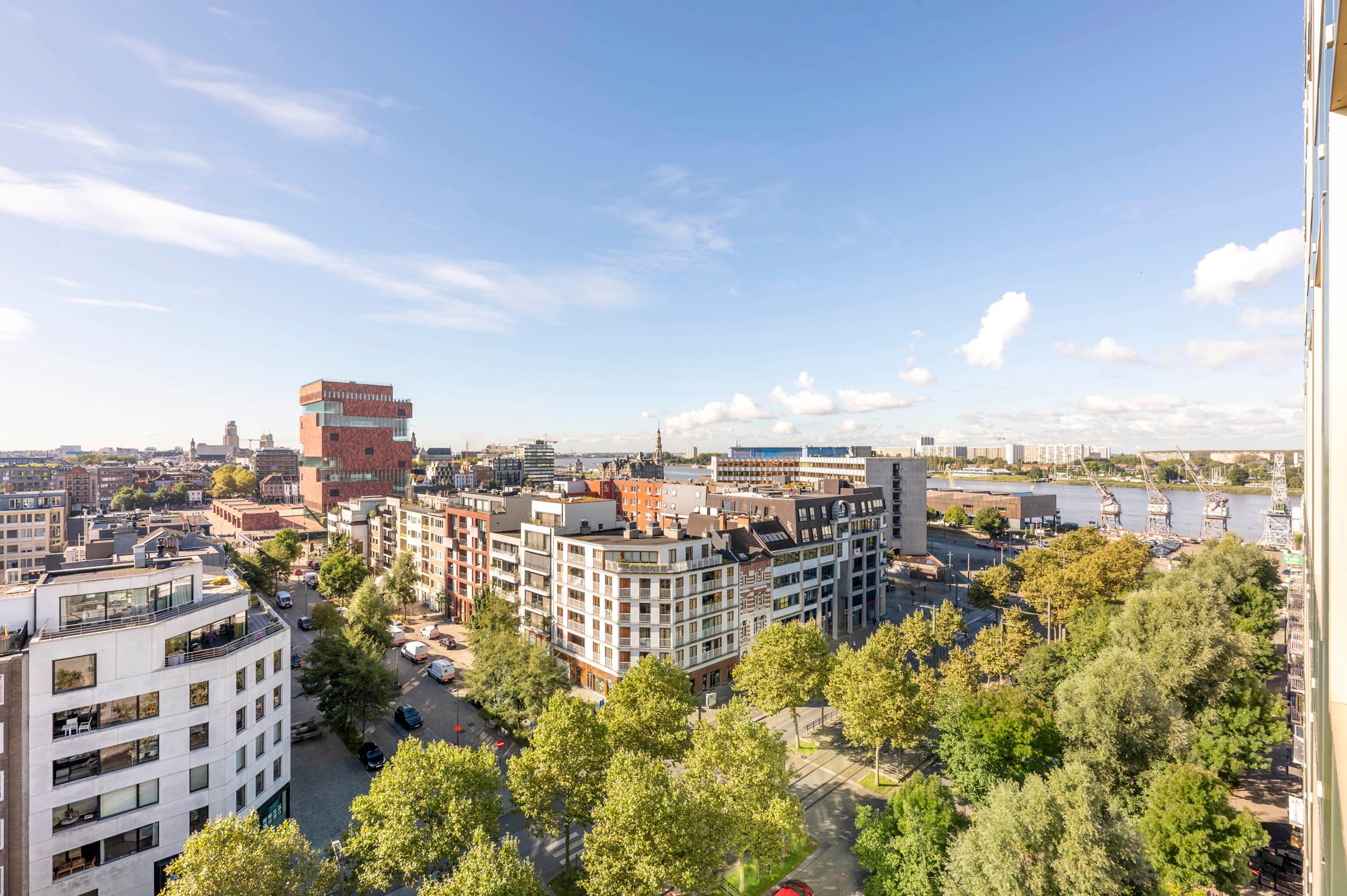 ANTWERPEN-EILANDJE - Uitzicht op dokken, oude stad en Schelde! foto 4