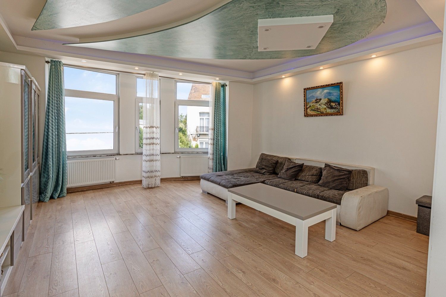 Volledig gerenoveerd en energiezuinig duplex appartement in een klein gebouw zonder lasten foto {{pictureIndex}}