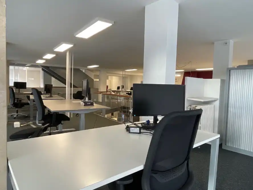 Instapklaar en polyvalent handelspand/kantoor te huur op TOPLOCATIE foto 30