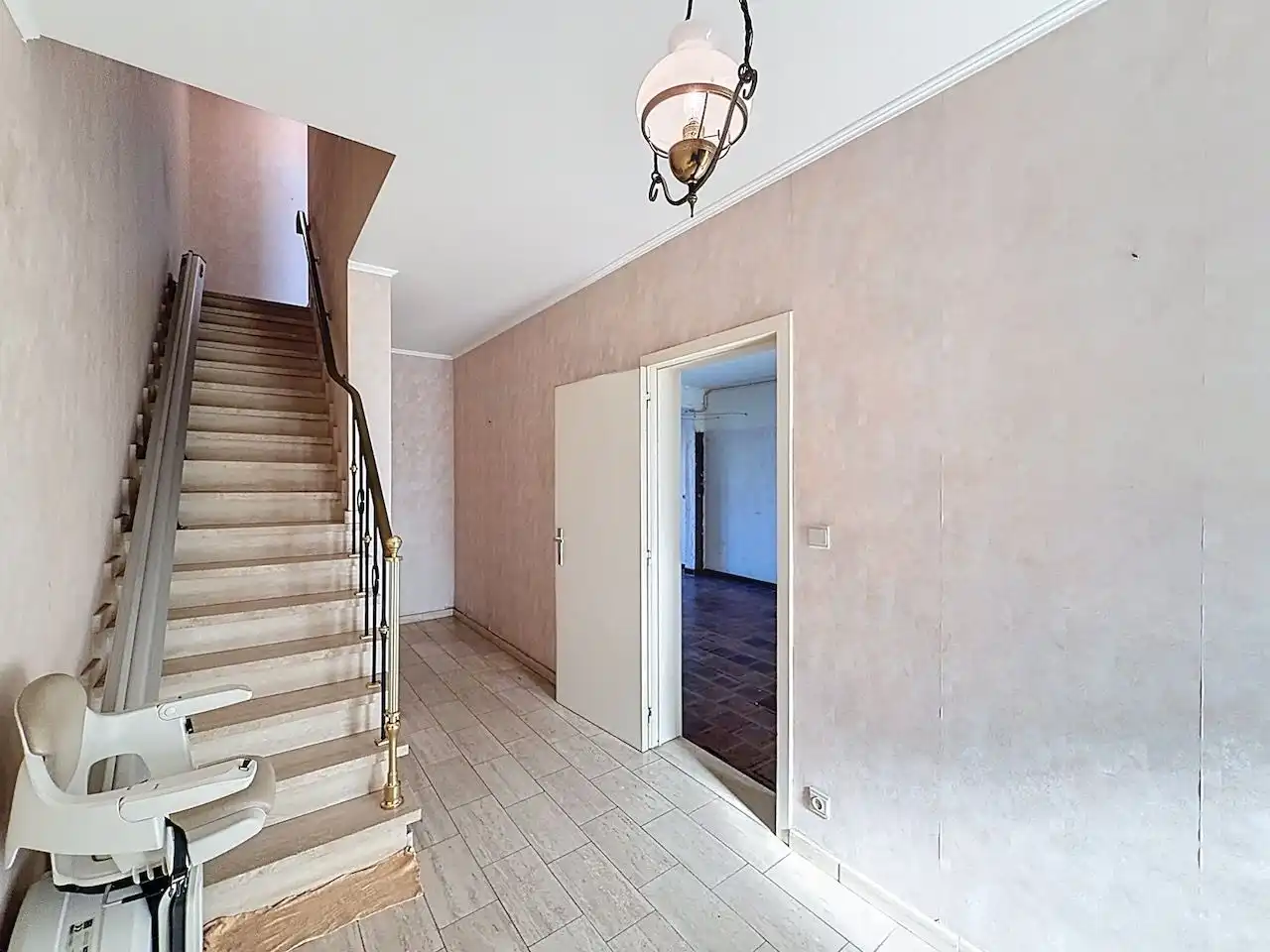 Bel-étage woning met drie slaapkamers en twee garages in het centrum van Heist-Aan-Zee foto 3