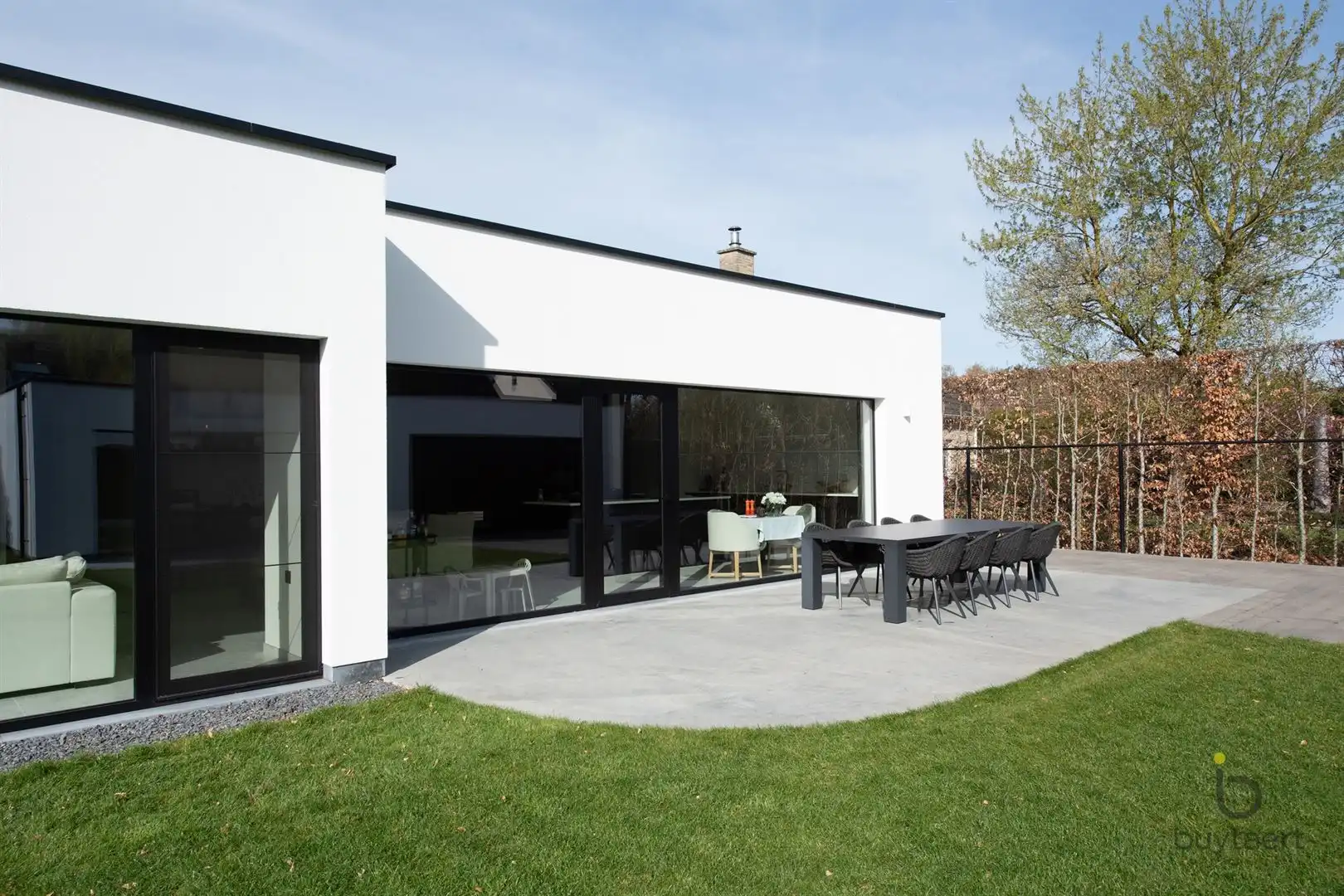 Knappe GELIJKVLOERSE villa + bijgebouw te Halle! foto 2