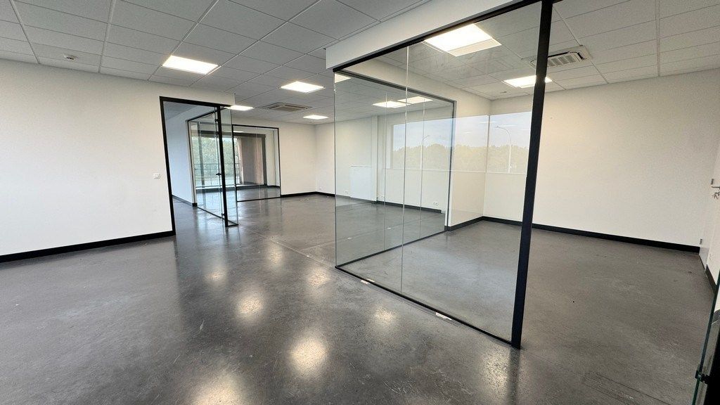 Instapklare kantoren te huur met terras vlakbij afrit R4 in Evergem foto 20