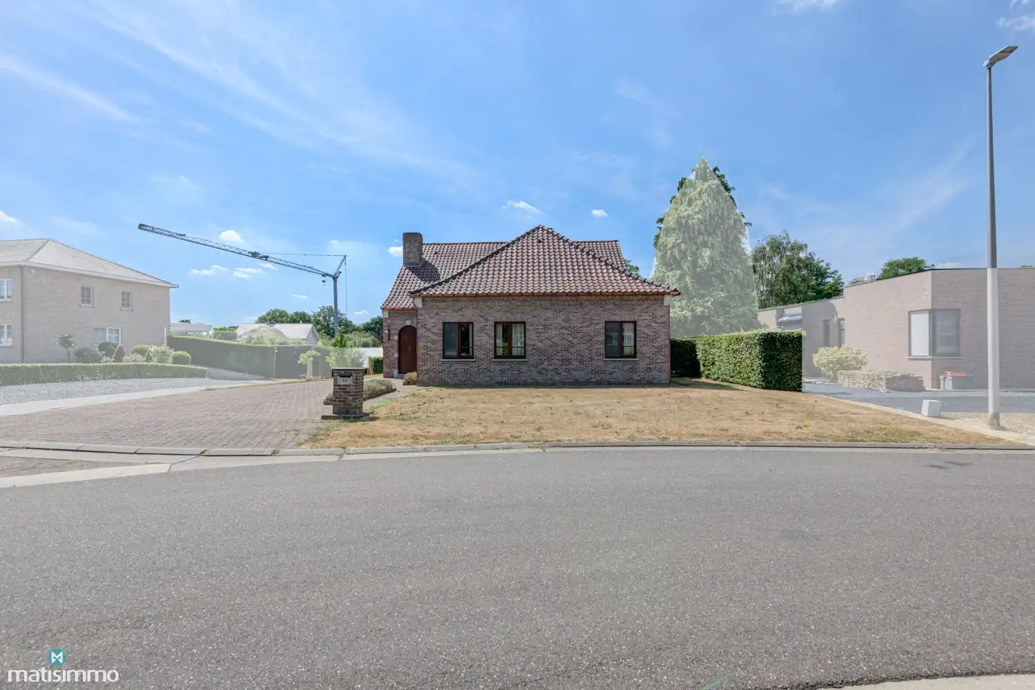 ZEER RUIME GEZINSWONING MET 4 SLAAPKAMERS, GARAGE EN TUIN TE BILZEN foto 2