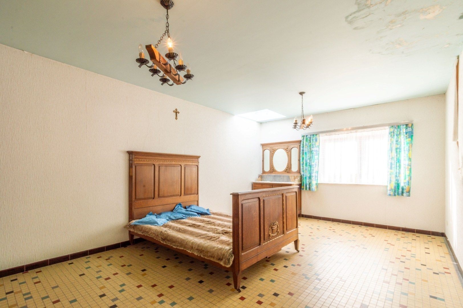 LICHTRIJKE, TE RENOVEREN 3-GEVEL WONING + GROTE TUIN! foto 15