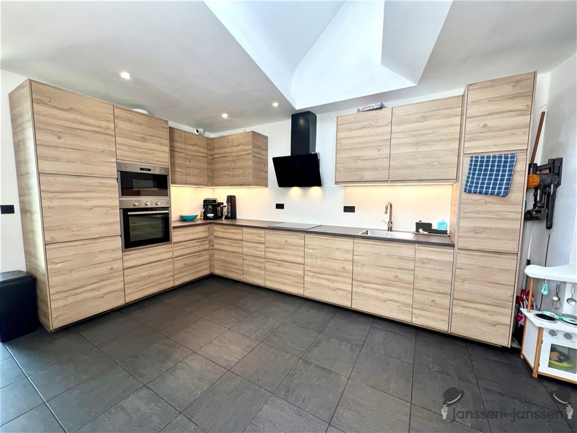 Gezellige woning met 4 slpk en tuin foto 4