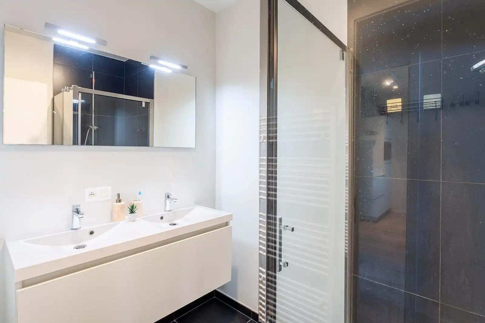 Uitzonderlijk rustig wonen in de bruisende theaterwijk foto 25