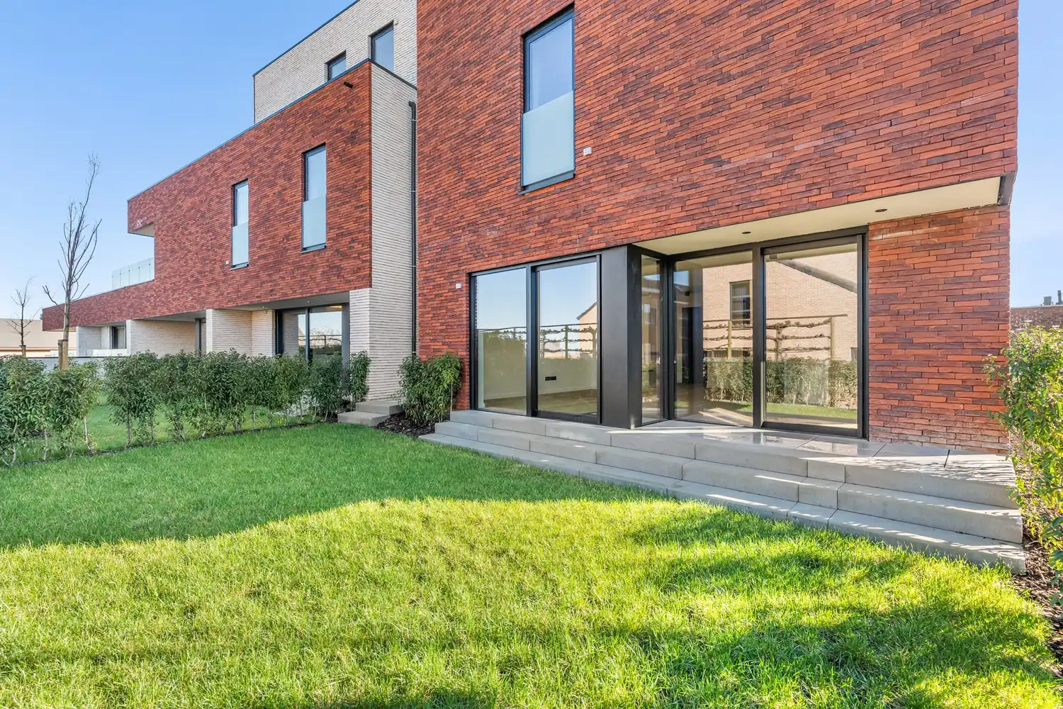 Instapklare nieuwbouw rijwoning met 3 slaapkamers en terras! foto 7