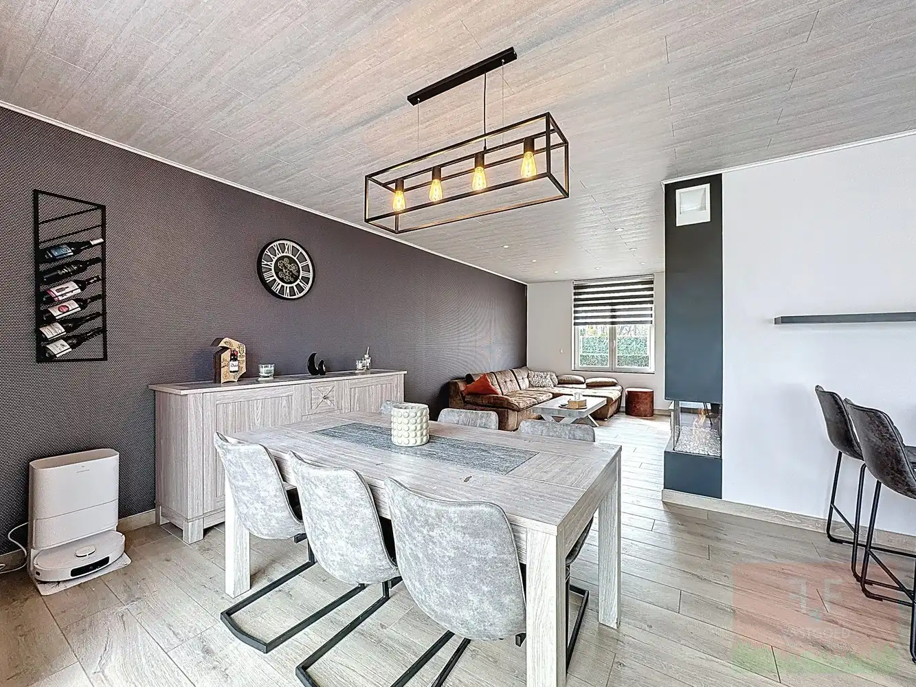 Instapklare hedendaagse gezinswoning met garage, opslagruimte en grote tuin foto 4