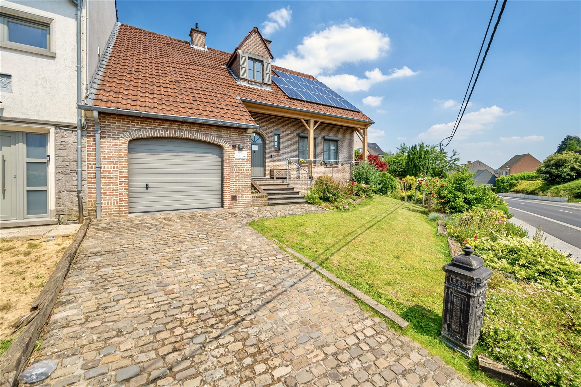 Schitterende karaktervolle villa met 3 slpks, tuin en garage foto 2