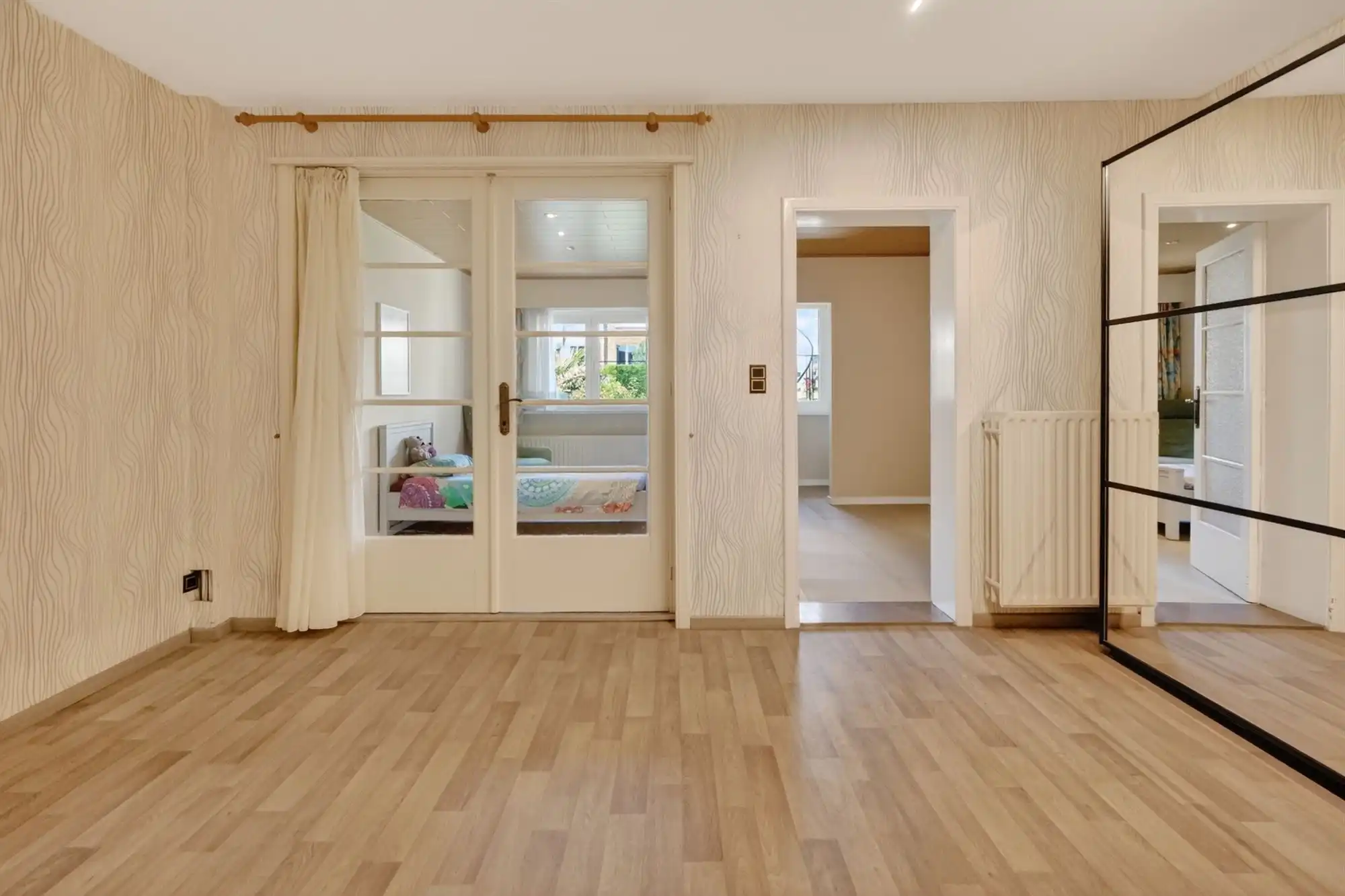 Instapklaar huis met 2 volwaardige slaapkamers en tuin in Deurne foto 10