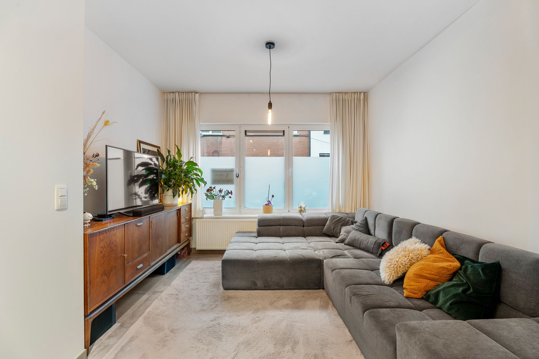 Trendy en stijlvol gelijkvloers duplex met patio-terras foto {{pictureIndex}}
