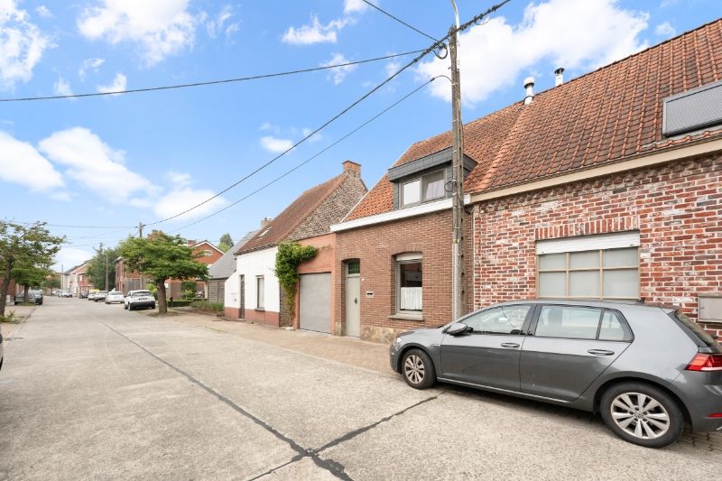 Roeselare-Beveren. Uiterst charmante woning met 2-3 slaapkamer en ruime garage op een boogscheut van alles. Gezellig tuintje met terrassen. foto 18