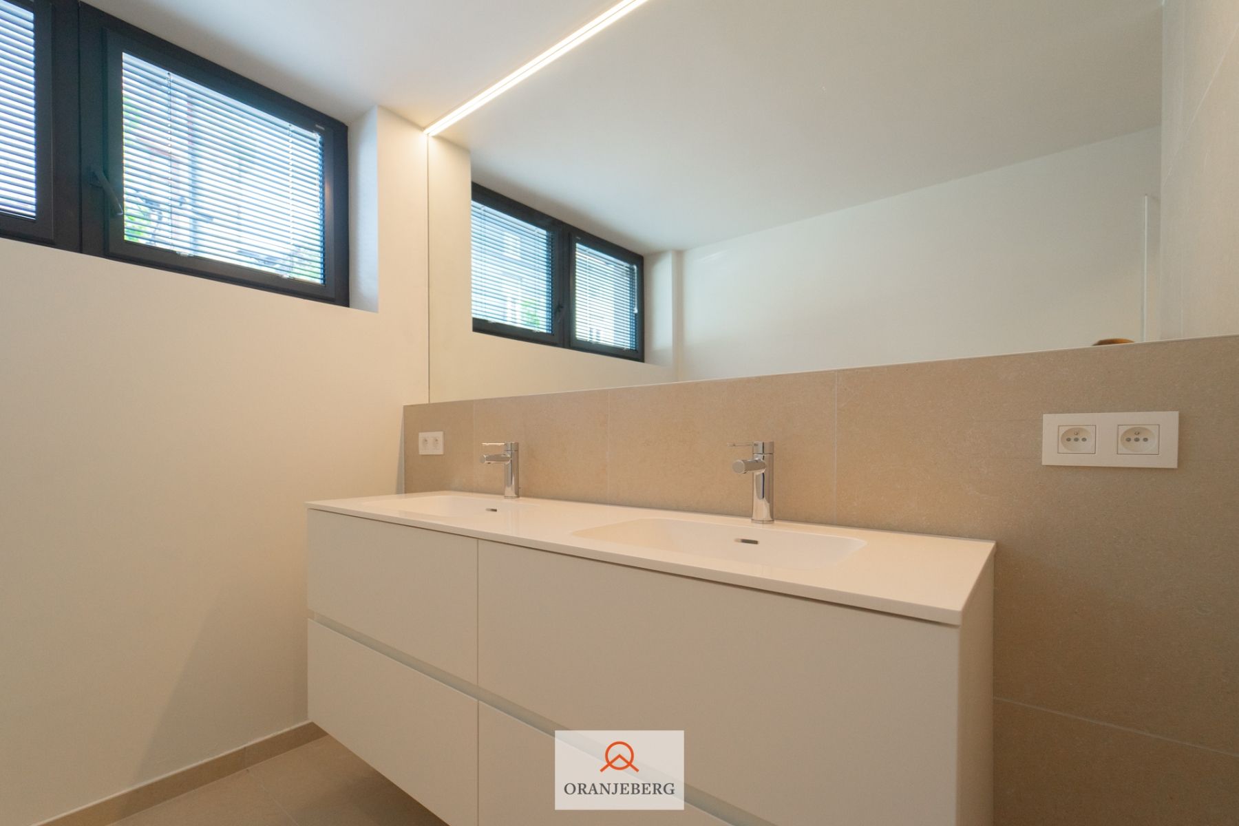 Gerenoveerd ruim duplex appartement met 2 slpk's foto 28