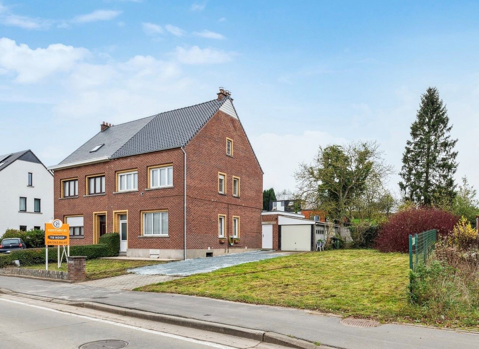 Hoofdfoto van de publicatie: Te renoveren woning mét tuin aan de rand van het centrum