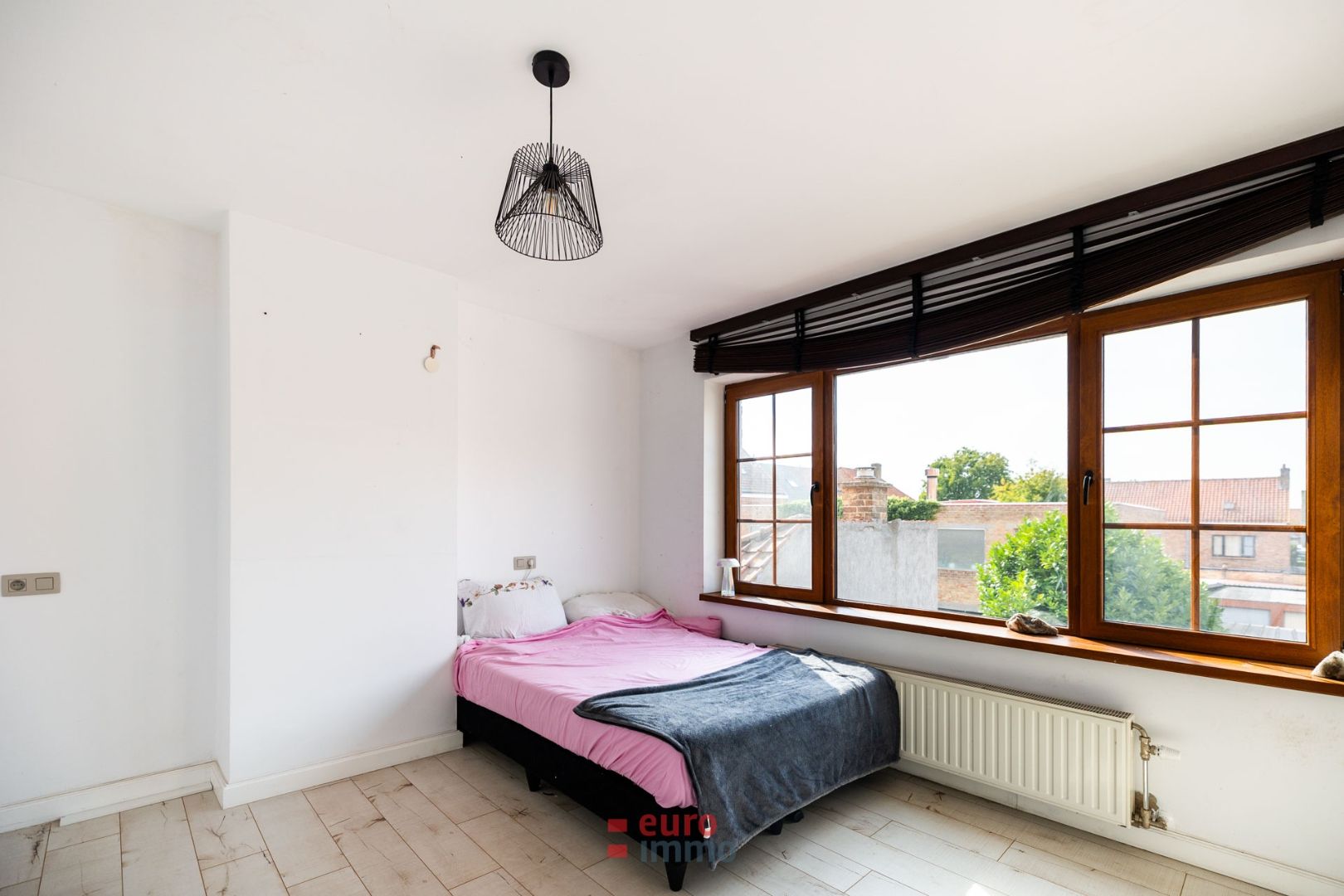 TOPVASTGOED TE NIEUWPOORT-STAD: ZEER RUIME, COMPLEET GERENOVEERDE RIJWONING MET GARAGE EN TUIN ! foto 11