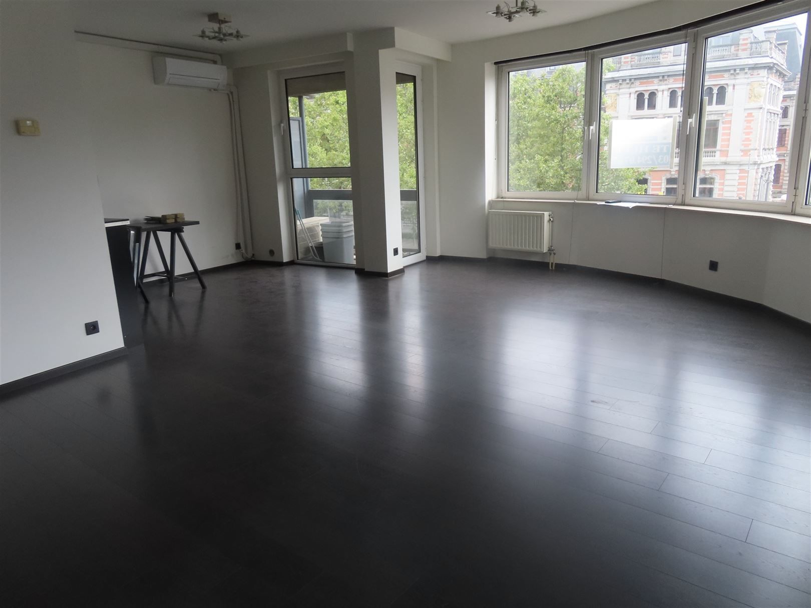 Prachtig en perfect gelegen kantoorruimte (ca 100m² tegenover het oude justitiepaleis! foto 1