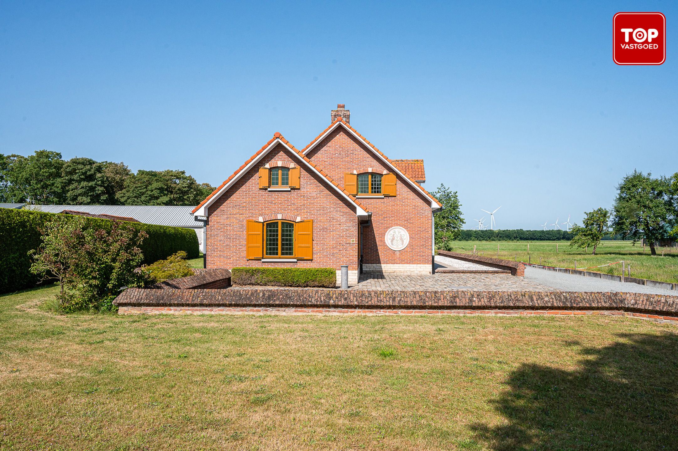 Prachtige villa op een groot perceel met veel groen rondom. foto 2