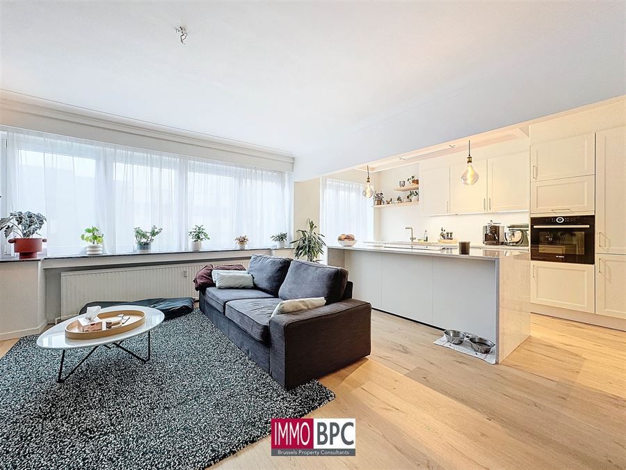 Volledig gereonveerd Appartement met 2 slk. foto 2