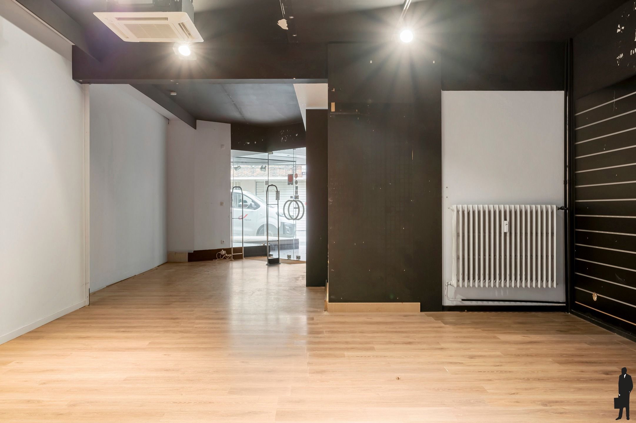 Ruim gelijkvloers handelspand met een oppervlakte van 180m² foto 10