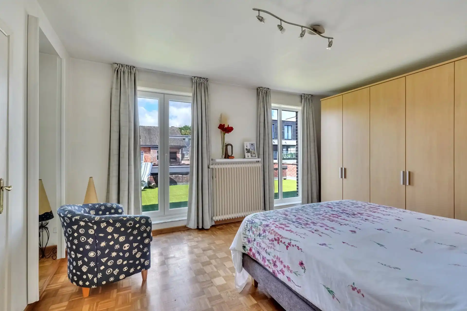 Ruim appartement met 4 slaapkamers foto 10