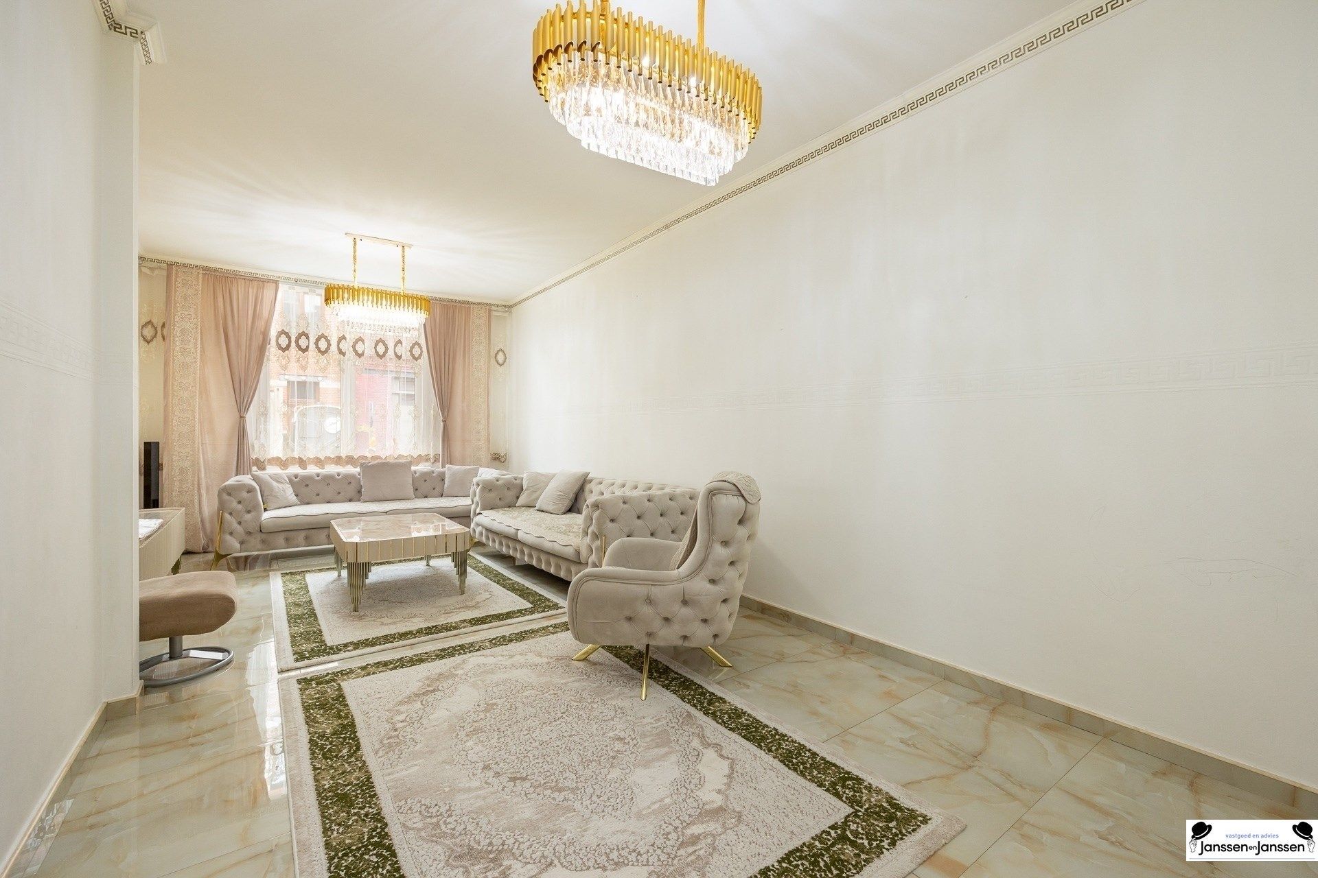 Ruime instapklare woning met 3 à 4 slaapkamers in 2060 Antwerpen! foto 2