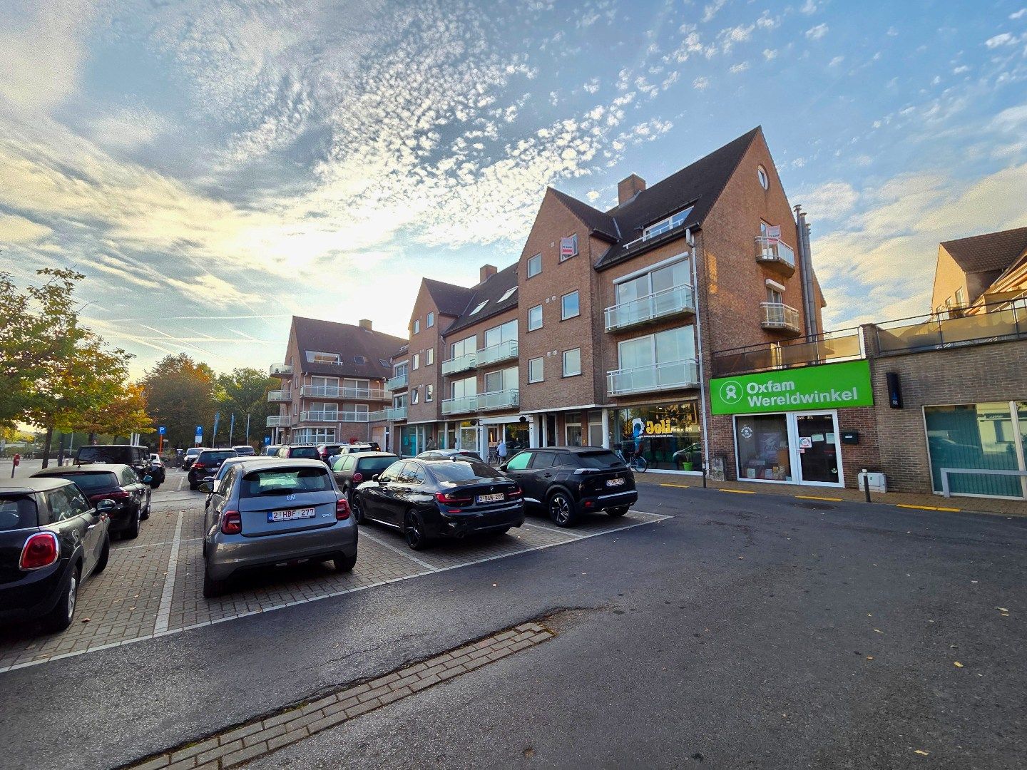 Zonovergoten centraal gelegen appartement met 2 slaapkamers. foto 2