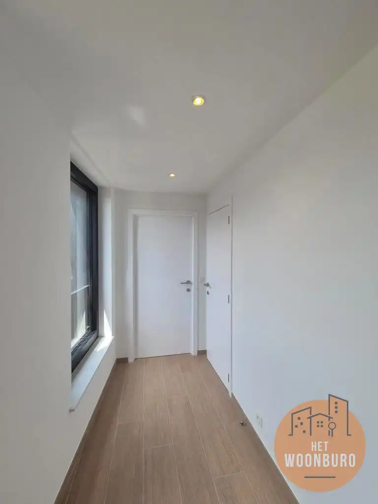 Nieuwbouw duplex met 2 slpks, bureel, terras en kelder foto 11