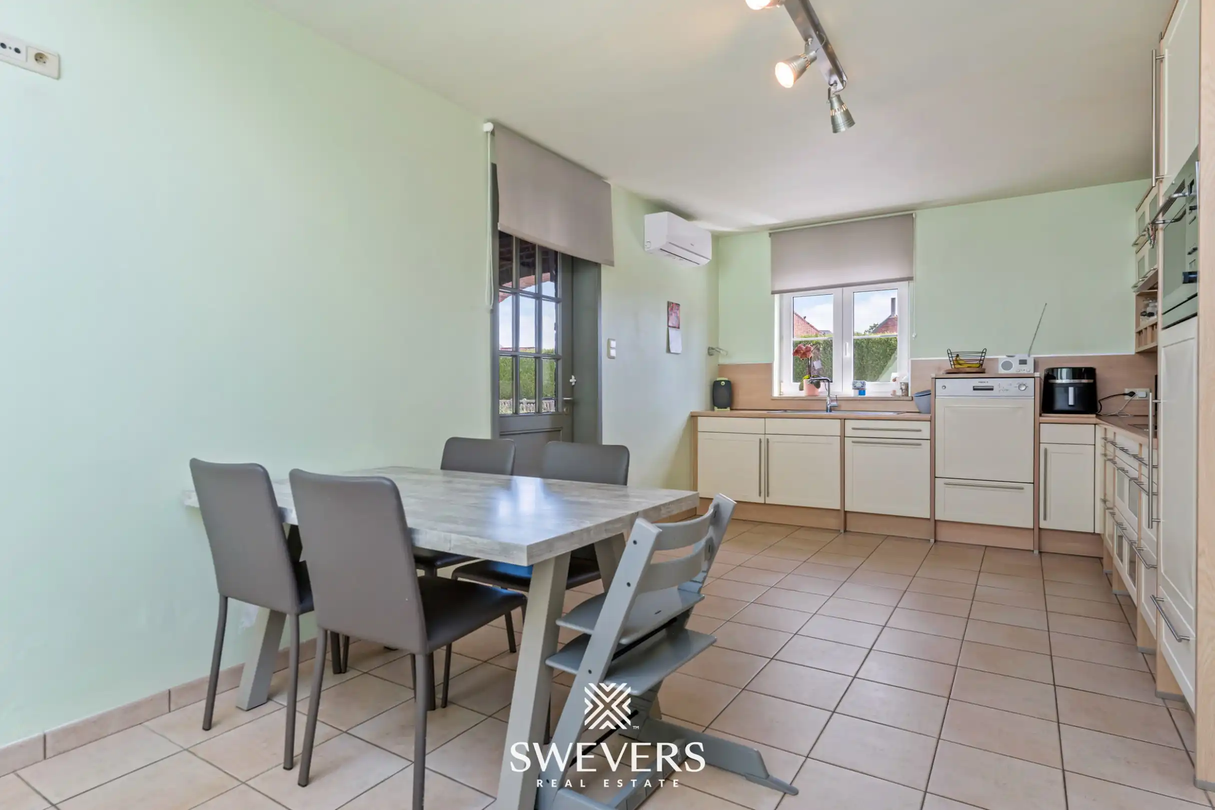 Instapklare woning met veel ruimte, 4 slaapkamers en zonnige tuin foto 11