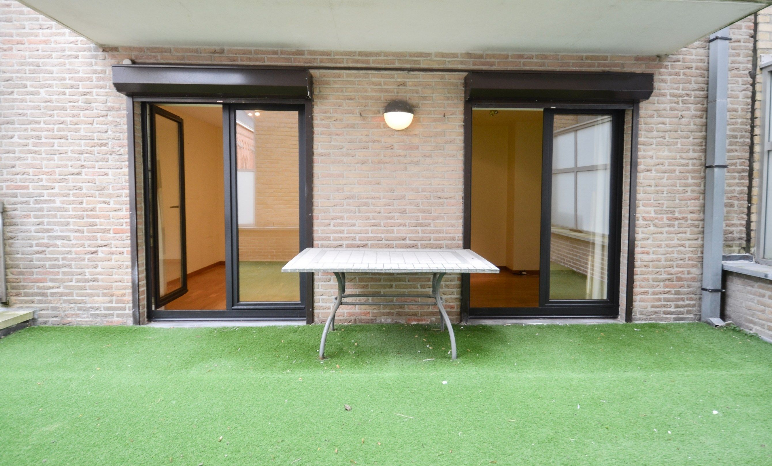 Lichtrijk hoekappartement met ruime terrassen gelegen in een klein residentie. foto 2