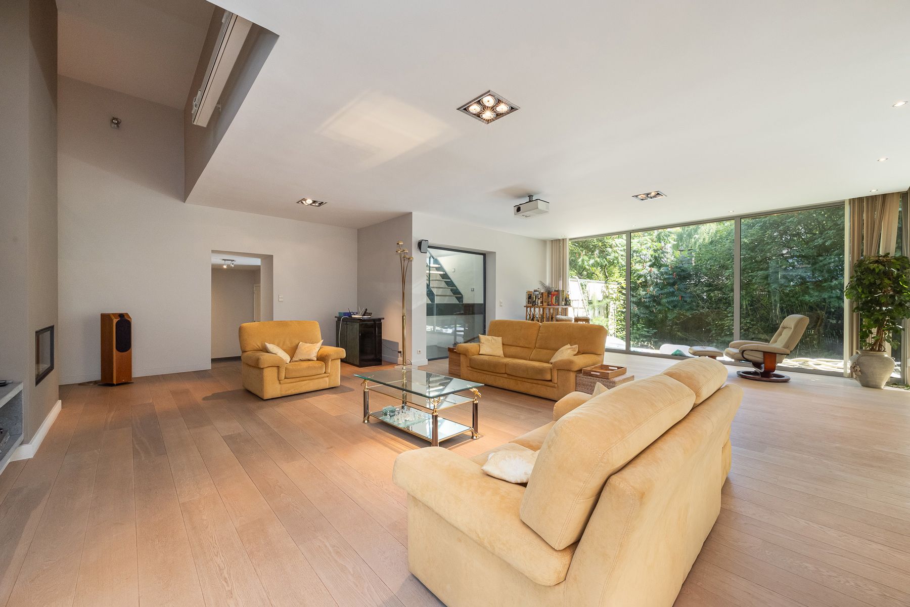 Ruime en lichtrijke villa met 4 à 5 slaapkamers en zwembad foto 11