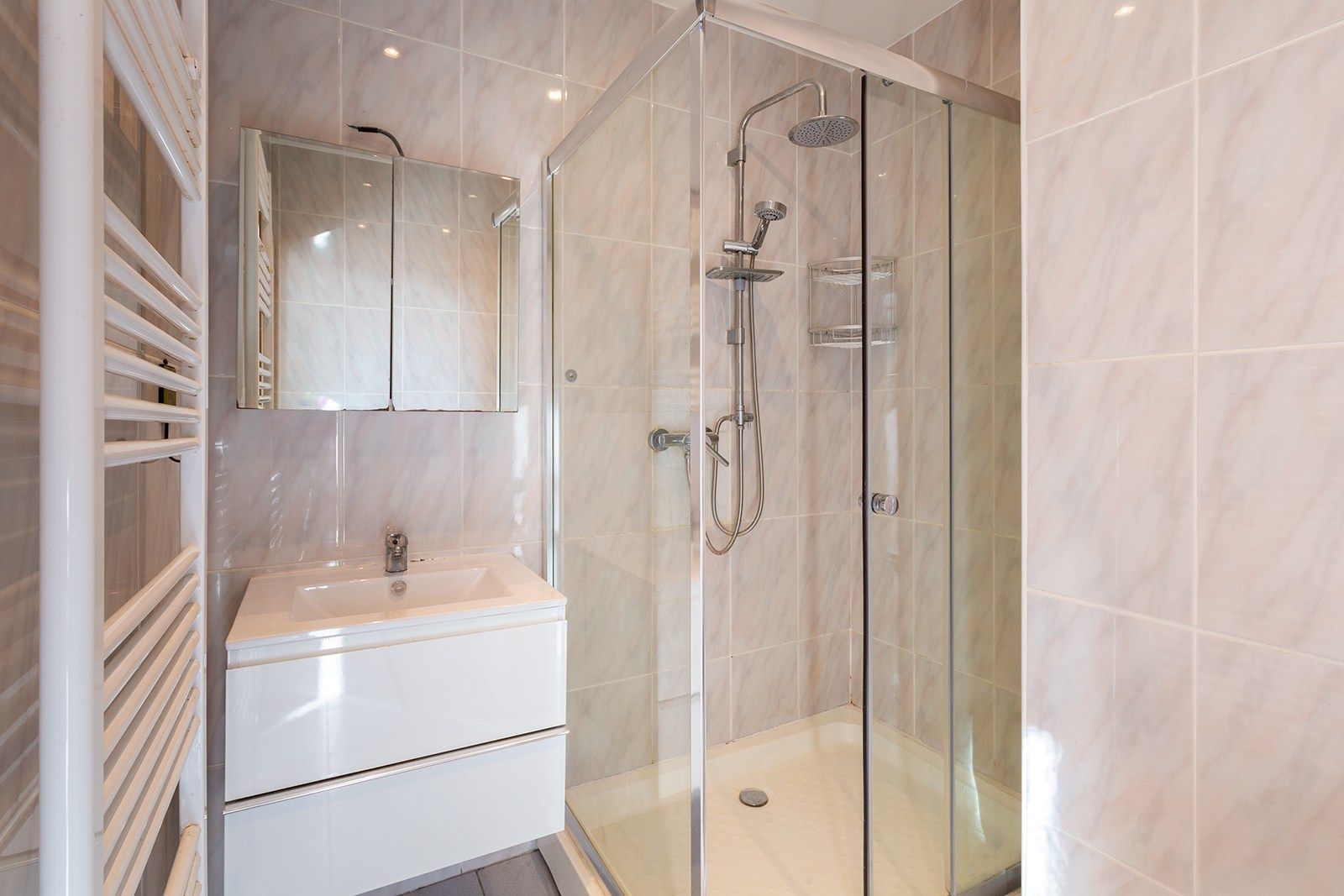 Instapklaar 2-slaapkamerappartement met terras foto 15