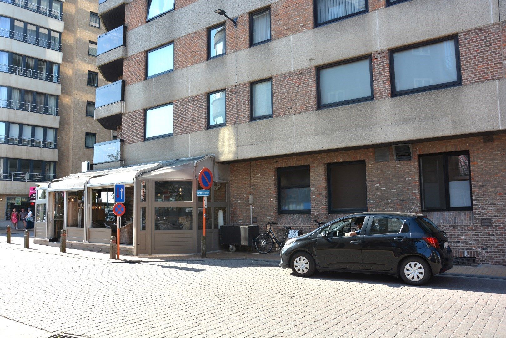 Instapklaar handelspand met opslagruimte vlakbij de dijk van Blankenberge foto 4